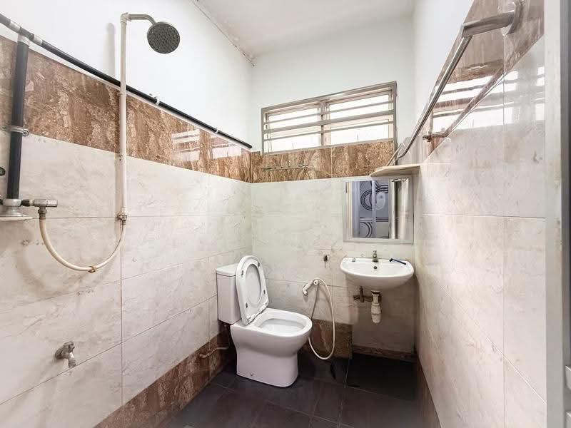 Rumah Teres untuk Dijual di Bandar Baru Senawang (Senawang) - Deeja Zakaria - Bathroom - PropertyGuru.com.my