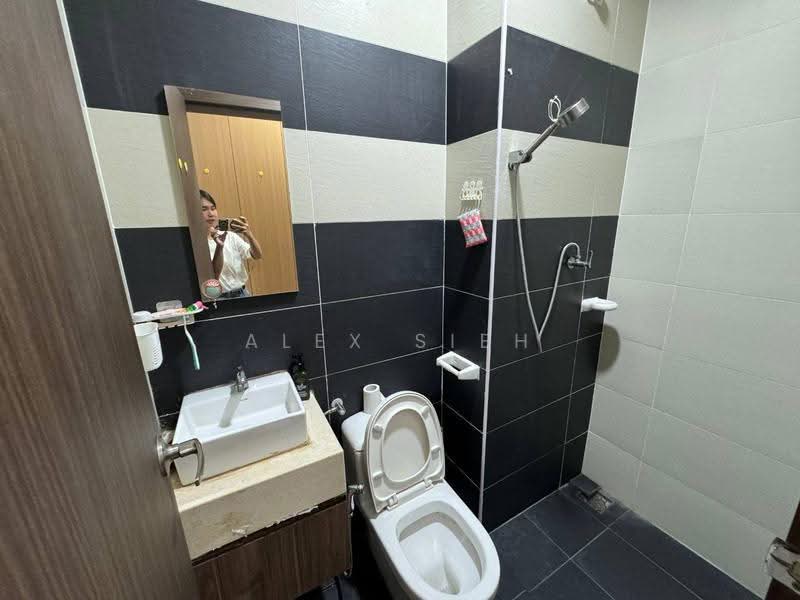 Kediaman Servis untuk Dijual di D'Secret Garden (Pangsapuri Kempas Indah) - Alex Sieh - Bathroom - PropertyGuru.com.my