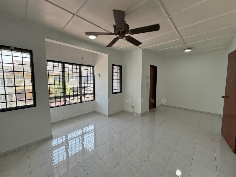 2-storey Terraced House for Rent in Bandar Country Homes (Rawang) - Danny Wong - Living Room - PropertyGuru.com.my