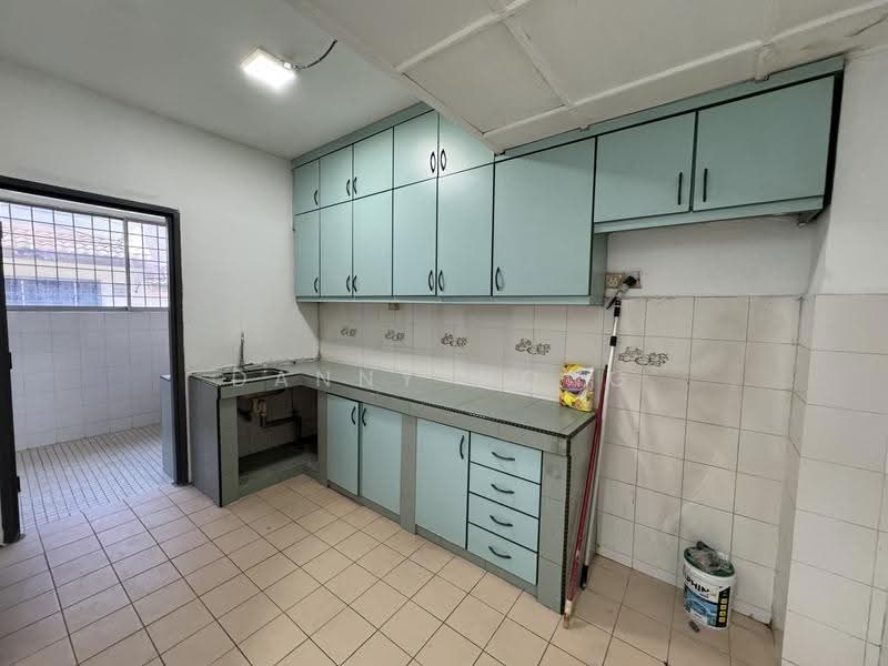 2-storey Terraced House for Rent in Bandar Country Homes (Rawang) - Danny Wong - Kitchen - PropertyGuru.com.my
