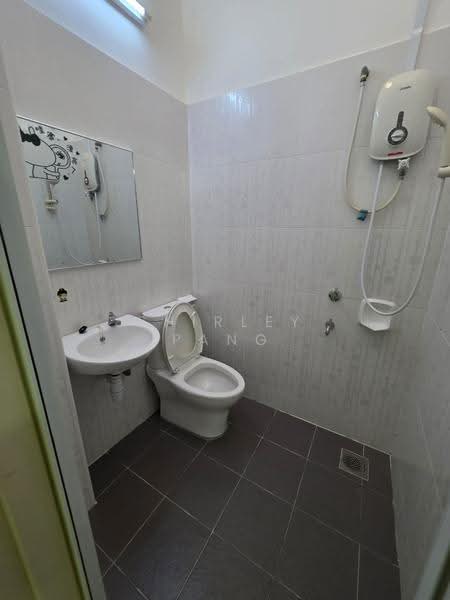 Rumah Teres 2-Tingkat untuk Disewa di Skudai (Johor) - Shirley Pang - Bathroom - PropertyGuru.com.my