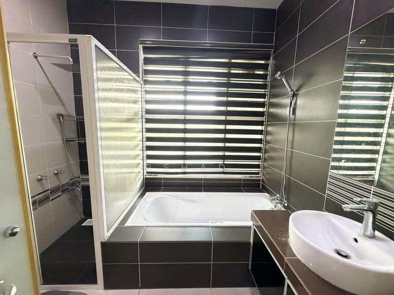 3-storey Terraced House for Sale in Bandar Seri Alam (Masai) - Arshad . - Bathroom - PropertyGuru.com.my