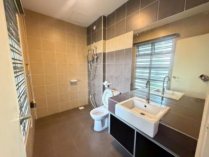 3-storey Terraced House for Sale in Bandar Seri Alam (Masai) - Arshad . - Bathroom - PropertyGuru.com.my