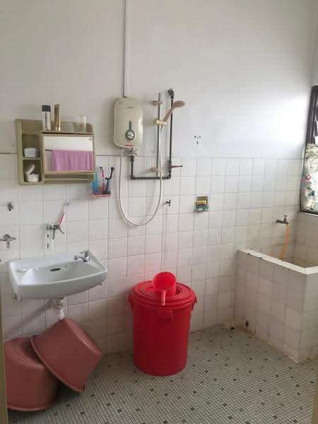 Rumah Teres 2-Tingkat untuk Dijual di Taman Besi (Jelutong) - Anson Low - Bathroom - PropertyGuru.com.my