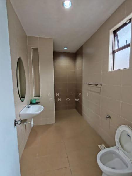 Link Bungalow for Sale in Kluang (Johor) - Lan Tai Chow - Bathroom - PropertyGuru.com.my