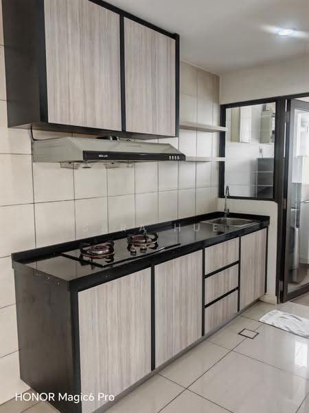 Pangsapuri untuk Disewa di Senibong Cove - The WaterEdge Residences - Sara Hue - Kitchen - PropertyGuru.com.my