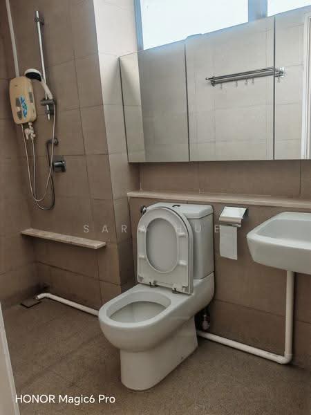 Pangsapuri untuk Disewa di Senibong Cove - The WaterEdge Residences - Sara Hue - Bathroom - PropertyGuru.com.my