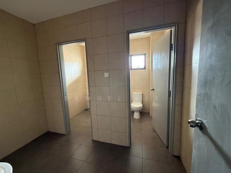 Kilang untuk Disewa di Kawasan Perindustrian Olak Lempit (Banting) - Samuel Lee - Bathroom - PropertyGuru.com.my