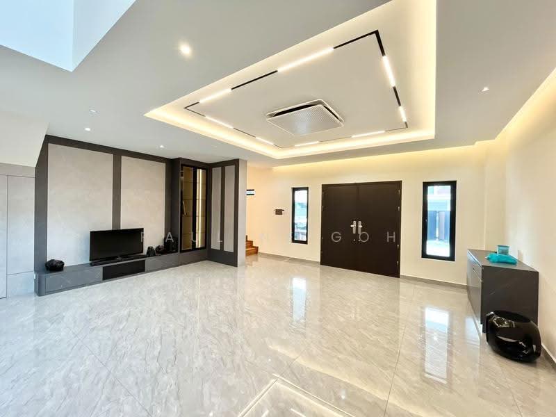 Rumah Teres 2-Tingkat untuk Dijual di Taman Gaya (Ulu Tiram) - Pauline Goh - Living Room - PropertyGuru.com.my