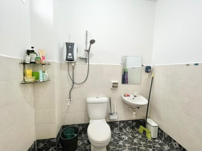 2-storey Terraced House for Sale in Saujana Rawang (Rawang) - Samson Lee - Bathroom - PropertyGuru.com.my