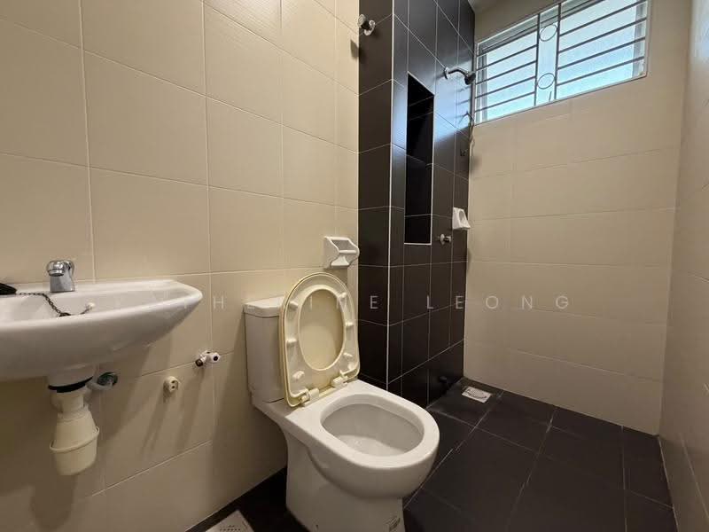 2-storey Terraced House for Rent in Sungai Buloh (Selangor) - Katherine Leong - Bathroom - PropertyGuru.com.my