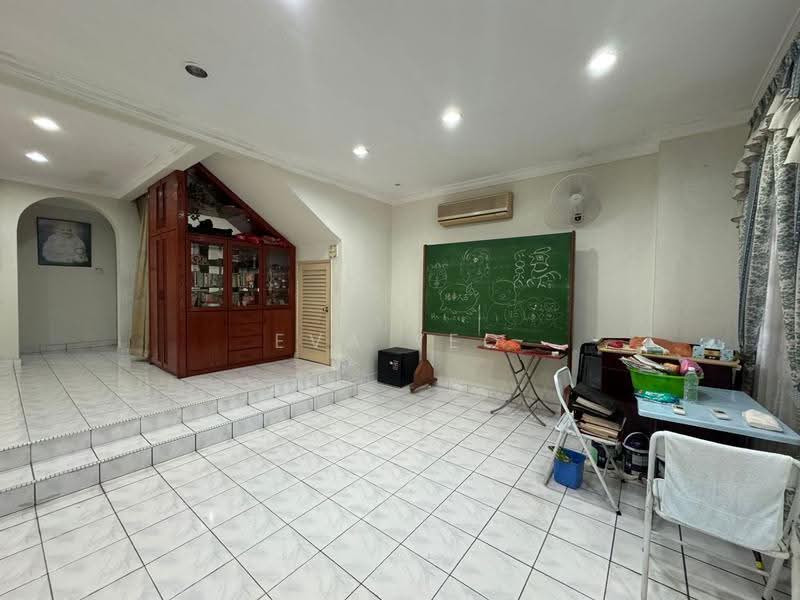 2-storey Terraced House for Sale in Taman Perling (Perling) - Eva Yeo - Living Room - PropertyGuru.com.my