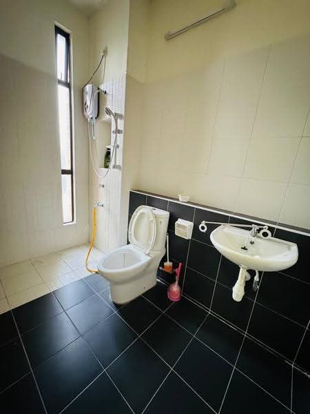 2-storey Terraced House for Sale in Taman Pulai Hijauan (Skudai) - Arshad . - Bathroom - PropertyGuru.com.my