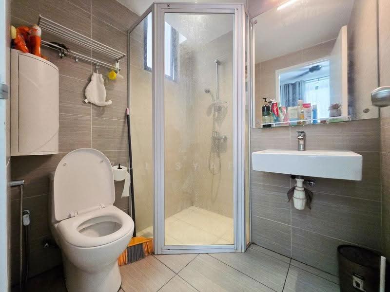 Service Residence for Sale at Serviced Residence @ Fera Residence @ The Quartz WM - Zul Syafiq - Bathroom - PropertyGuru.com.my