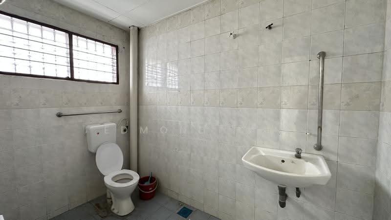 Kedai untuk Dijual di Ipoh (Perak) - Edmond Tan - Bathroom - PropertyGuru.com.my