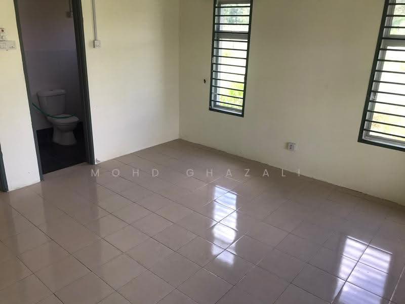Semi-Detached House for Sale in Dengkil (Selangor) - Mohd Ghazali - Bathroom - PropertyGuru.com.my