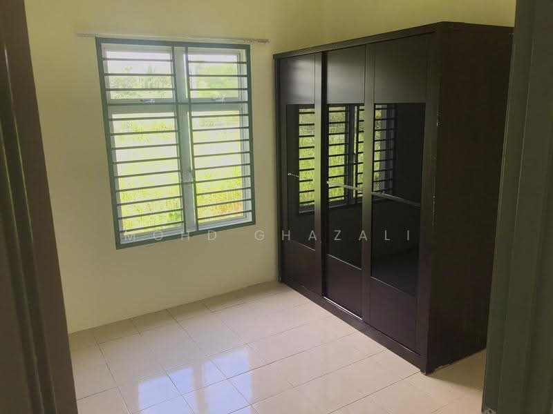 Semi-Detached House for Sale in Dengkil (Selangor) - Mohd Ghazali - Bedroom - PropertyGuru.com.my