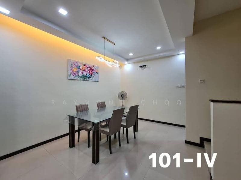 2-storey Terraced House for Rent in Bandar Bukit Tinggi (Klang) - Raymond Choo - Dining Room - PropertyGuru.com.my