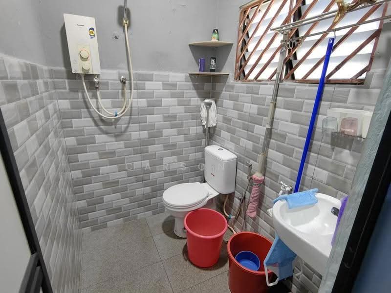 2-storey Terraced House for Sale in Taman Desa Jaya (Johor Bahru) - Carson . - Bathroom - PropertyGuru.com.my