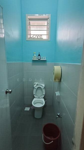 Shop / Office for Rent in Taman Gaya (Ulu Tiram) - Eddie Lai - Bathroom - PropertyGuru.com.my