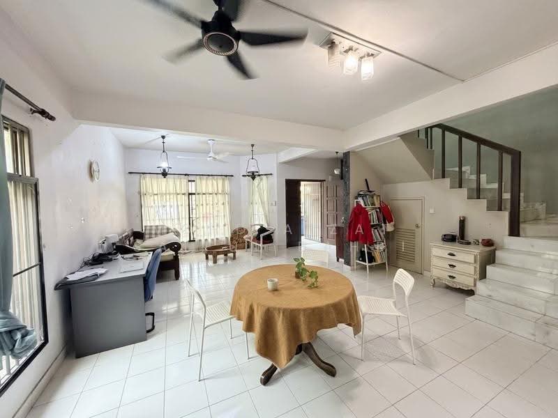 Rumah Teres untuk Dijual di Seksyen 5 (Kota Damansara) - Mohd Aizat Saiful Bahri - Living Room - PropertyGuru.com.my