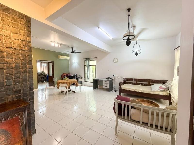 Rumah Teres untuk Dijual di Seksyen 5 (Kota Damansara) - Mohd Aizat Saiful Bahri - Living Room - PropertyGuru.com.my
