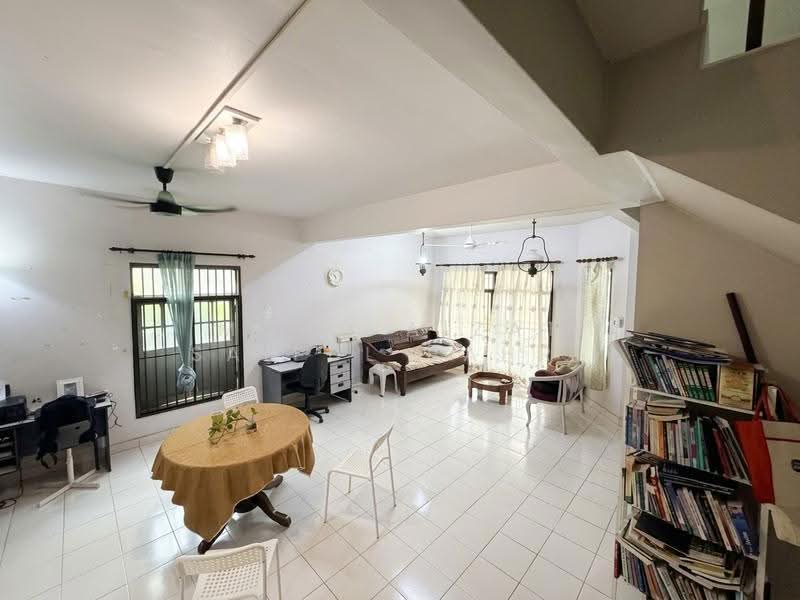 Rumah Teres untuk Dijual di Seksyen 5 (Kota Damansara) - Mohd Aizat Saiful Bahri - Living Room - PropertyGuru.com.my