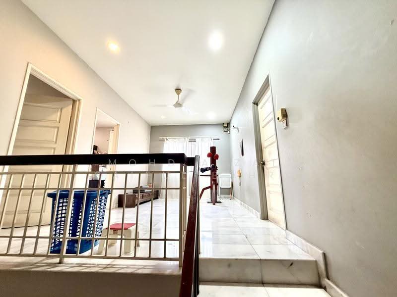 Rumah Teres untuk Dijual di Seksyen 5 (Kota Damansara) - Mohd Aizat Saiful Bahri - Living Room - PropertyGuru.com.my