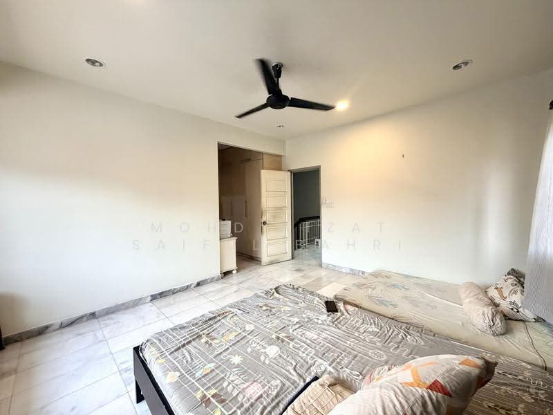 Rumah Teres untuk Dijual di Seksyen 5 (Kota Damansara) - Mohd Aizat Saiful Bahri - Bedroom - PropertyGuru.com.my