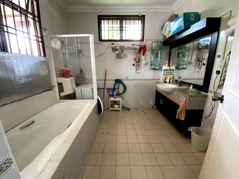 Rumah Berkembar untuk Dijual di Taman Impian Emas (Skudai) - Calvin Lee - Bathroom - PropertyGuru.com.my