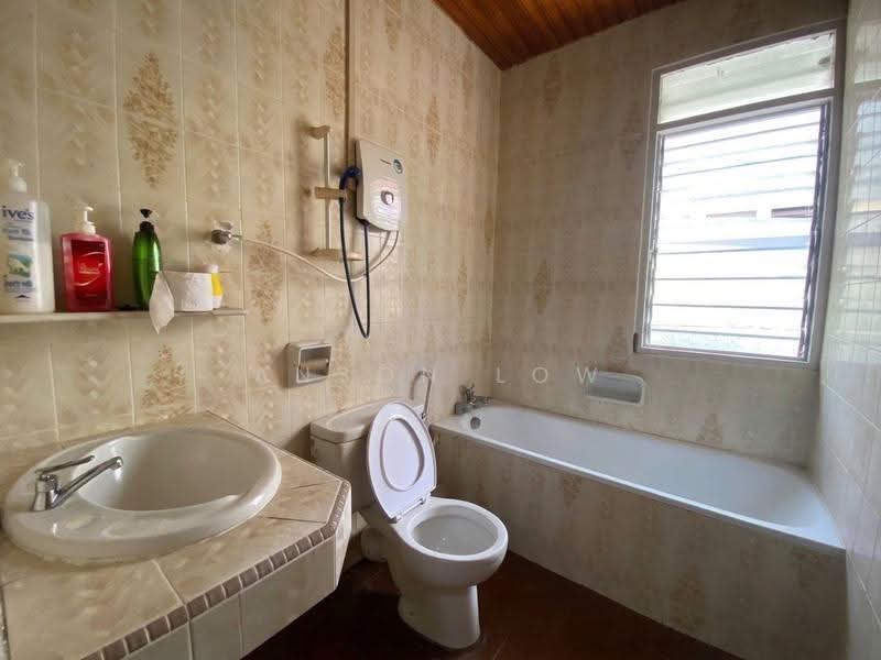 Bungalow House untuk Dijual di Bukit Bendera (Ayer Itam) - Anson Low - Bathroom - PropertyGuru.com.my