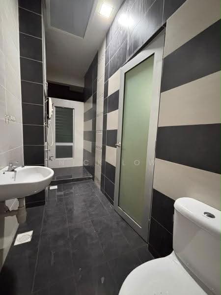 Kondominium untuk Disewa di The Seed Taman Sutera Utama - Nick Low - Bathroom - PropertyGuru.com.my