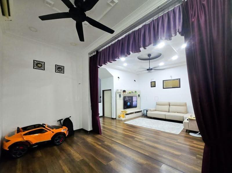 3-storey Terraced House for Sale in Ampang (Selangor) - Zul Syafiq - Living Room - PropertyGuru.com.my