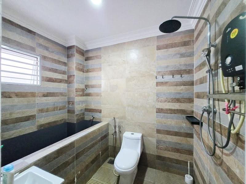 3-storey Terraced House for Sale in Ampang (Selangor) - Zul Syafiq - Bathroom - PropertyGuru.com.my