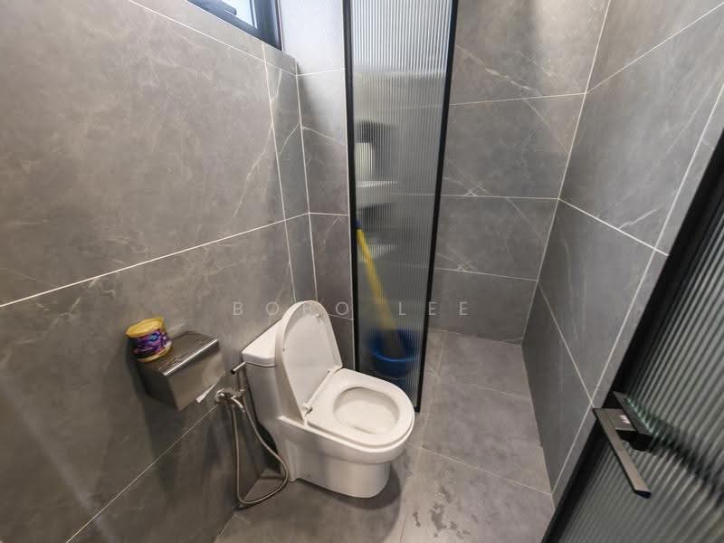 Rumah Teres untuk Dijual di Happy Garden (Kuchai Lama) - Bobo Lee - Bathroom - PropertyGuru.com.my