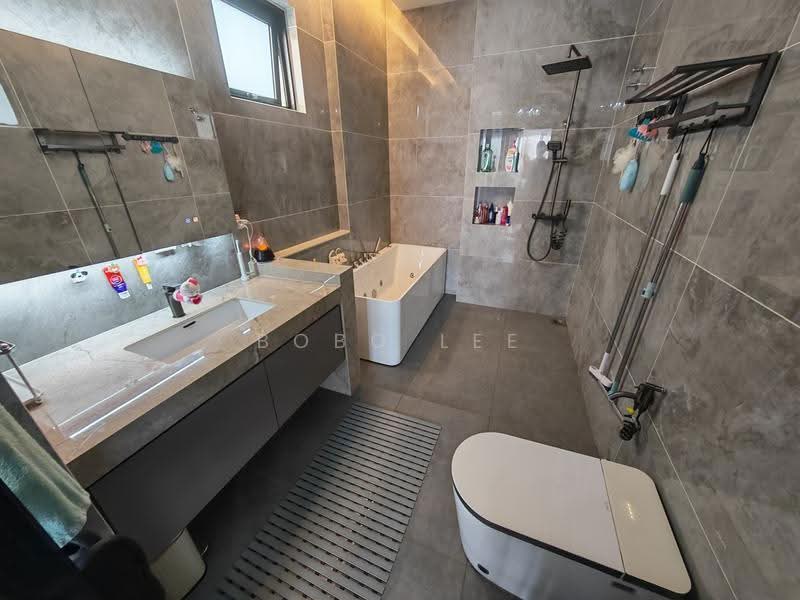Rumah Teres untuk Dijual di Happy Garden (Kuchai Lama) - Bobo Lee - Bathroom - PropertyGuru.com.my