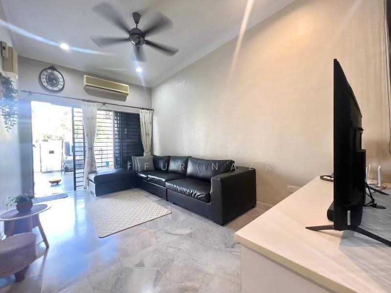 Rumah Teres 1-Tingkat untuk Dijual di Taman Ria (Kajang) - Zaffur Nazri - Living Room - PropertyGuru.com.my