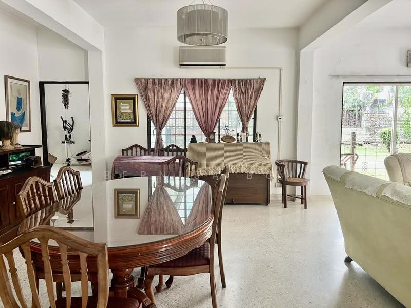Bungalow House for Sale in Seksyen 17 (Petaling Jaya) - Bernisa Bon - Living Room - PropertyGuru.com.my
