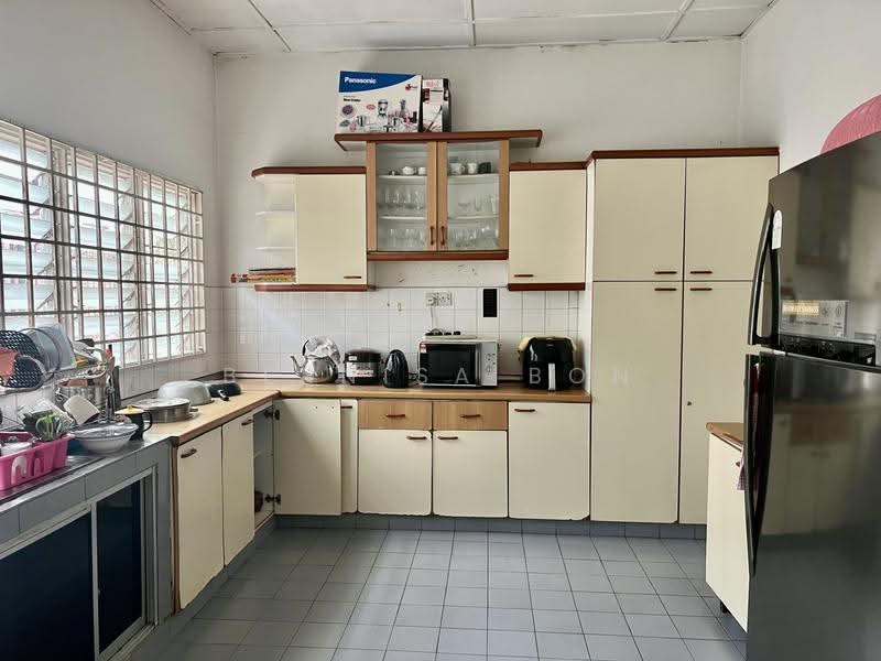 Bungalow House for Sale in Seksyen 17 (Petaling Jaya) - Bernisa Bon - Kitchen - PropertyGuru.com.my