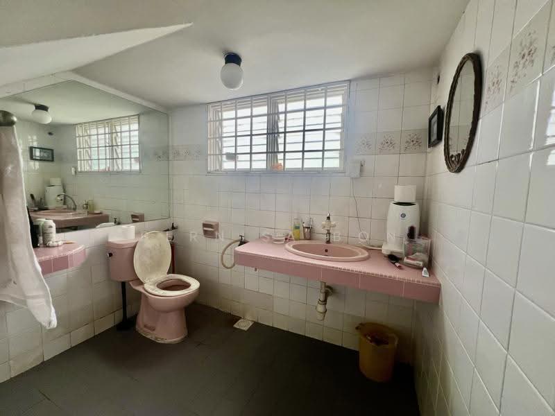Bungalow House for Sale in Seksyen 17 (Petaling Jaya) - Bernisa Bon - Bathroom - PropertyGuru.com.my