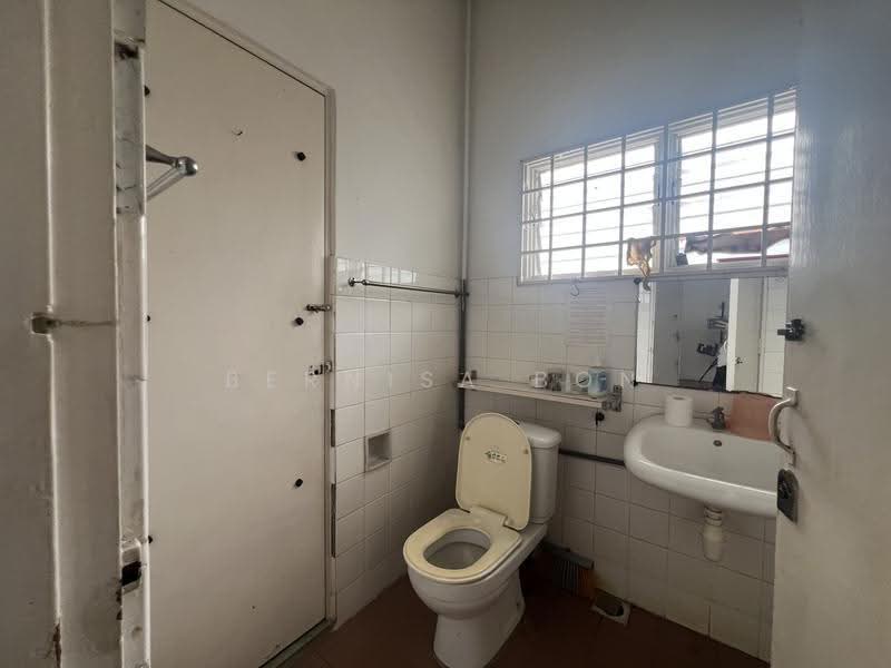 Bungalow House for Sale in Seksyen 17 (Petaling Jaya) - Bernisa Bon - Bathroom - PropertyGuru.com.my