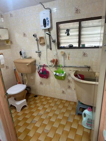 Rumah Teres 2-Tingkat untuk Dijual di Taman Lumba Kuda (Ayer Itam) - Anson Low - Bathroom - PropertyGuru.com.my