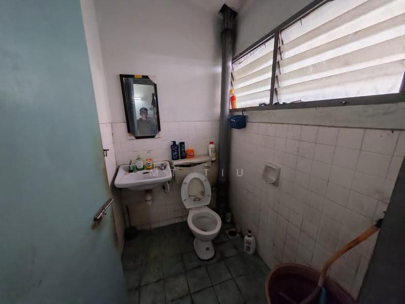 Rumah Teres 2-Tingkat untuk Dijual di Taman Sri Rampai (Wangsa Maju) - MT Tiu - Bathroom - PropertyGuru.com.my