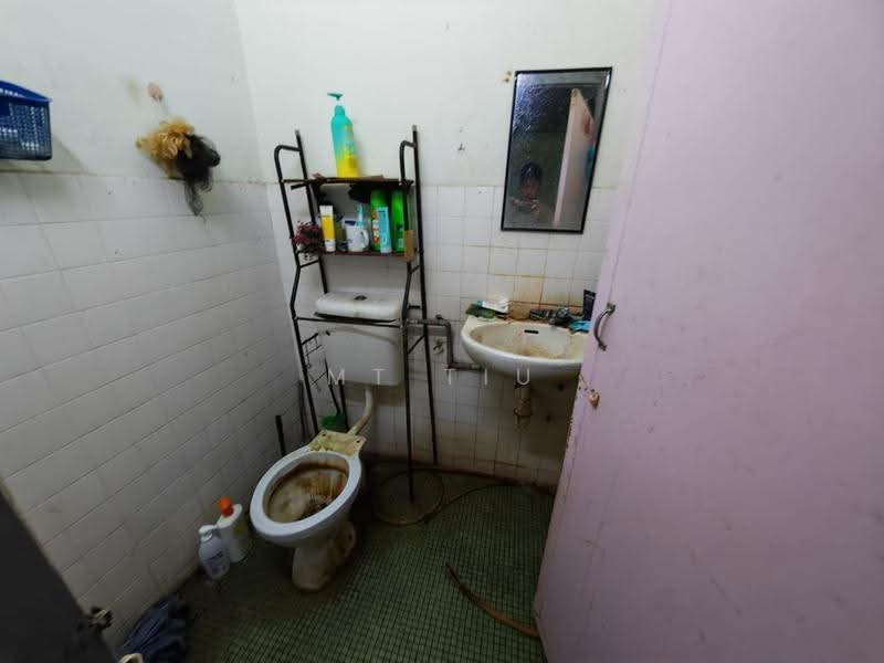 Rumah Teres 2-Tingkat untuk Dijual di Taman Sri Rampai (Wangsa Maju) - MT Tiu - Bathroom - PropertyGuru.com.my