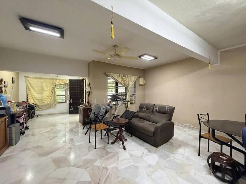 Rumah Teres untuk Dijual di Usj 2 (Subang Jaya) - Mohd Aizat Saiful Bahri - Living Room - PropertyGuru.com.my