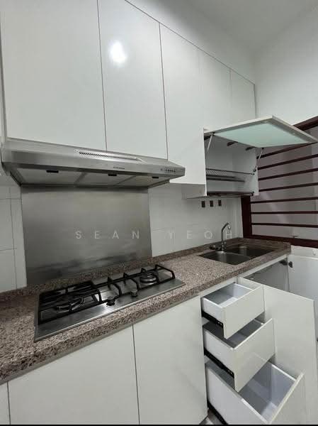 Kediaman Servis untuk Dijual di The Sky Executive Suites - Sean Yeoh - Kitchen - PropertyGuru.com.my