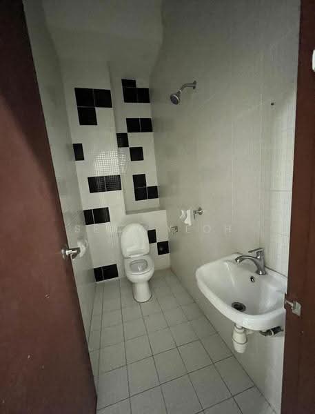 Kediaman Servis untuk Dijual di The Sky Executive Suites - Sean Yeoh - Bathroom - PropertyGuru.com.my