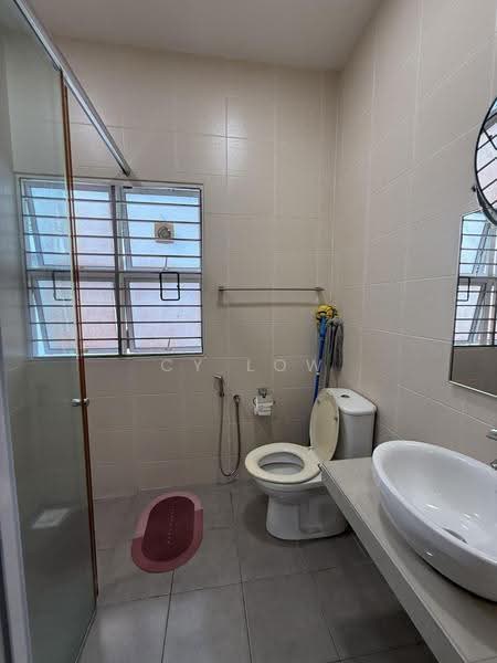 Rumah Berkembar untuk Dijual di Kuchai Lama (Kuala Lumpur) - CY Low - Bathroom - PropertyGuru.com.my