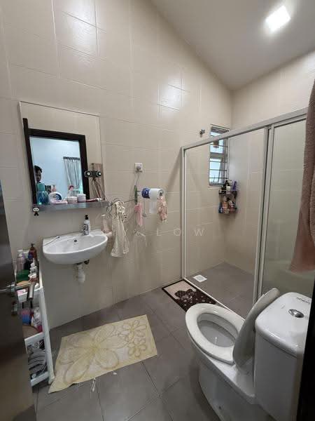 Rumah Berkembar untuk Dijual di Kuchai Lama (Kuala Lumpur) - CY Low - Bathroom - PropertyGuru.com.my