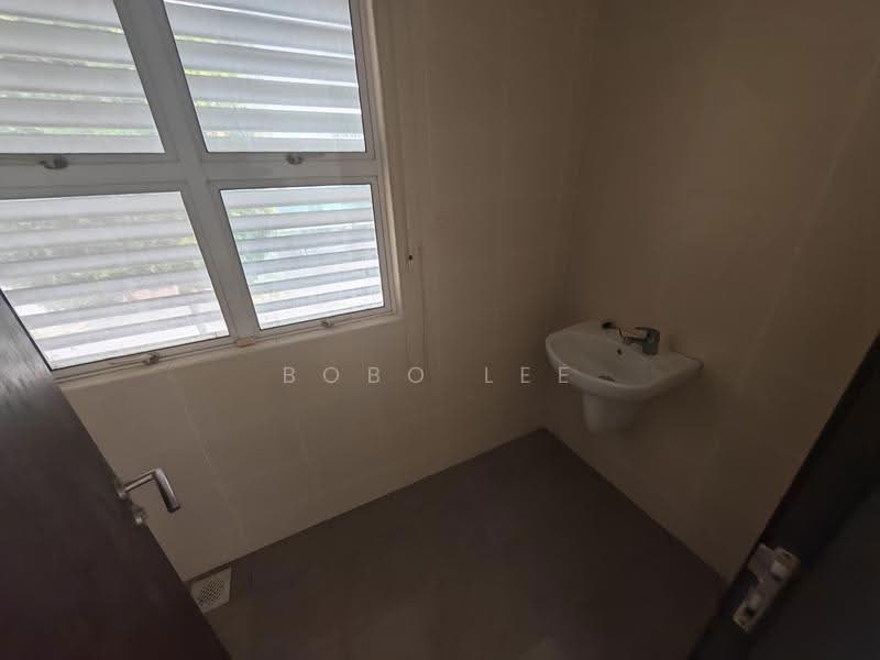 Semi-Detached House for Sale in Taman Gembira (Jalan Klang Lama (Old Klang Road)) - Bobo Lee - Bathroom - PropertyGuru.com.my